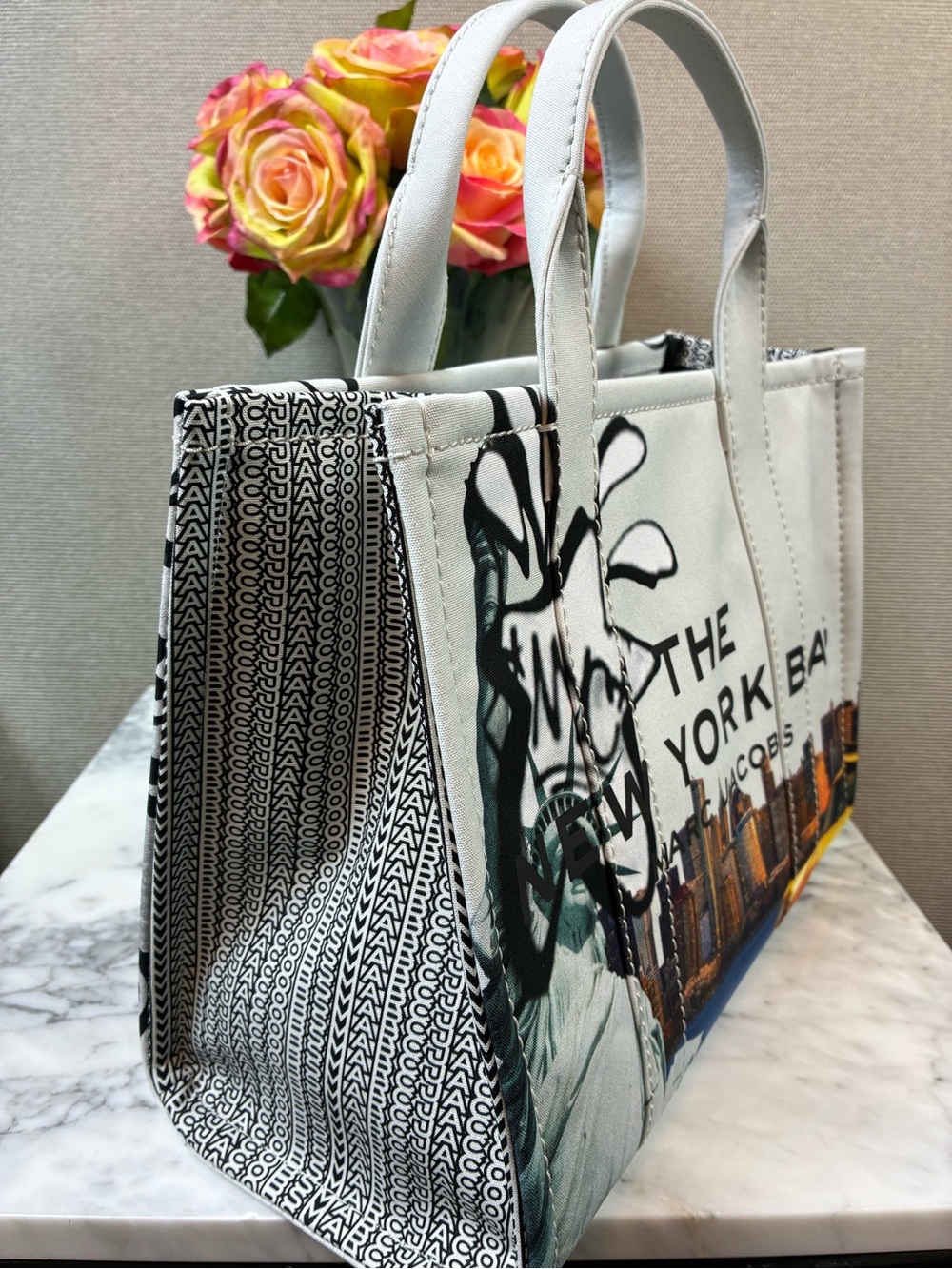 Marc Jacobs The New York Iconic Landmark Tote Bag - Limited Release NWT - Picture 3 of 13